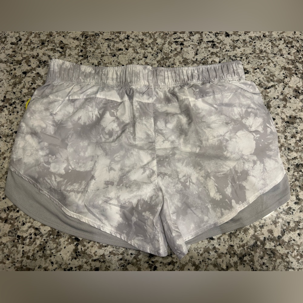 Shorts - Picture 2 of 4